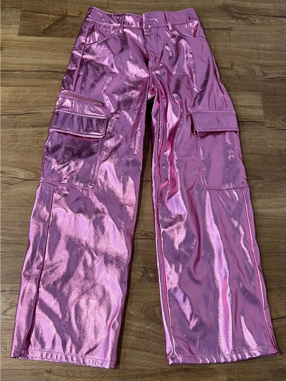 No Boundaries Metallic Pink Wide Leg Cargo Pants l 8-10 - Picture 1 of 3